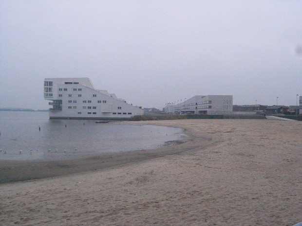 伸入湖裡的集合住宅 _The Sphinxes_- Neutelings Riedijk Architects 設計-李宇中攝,